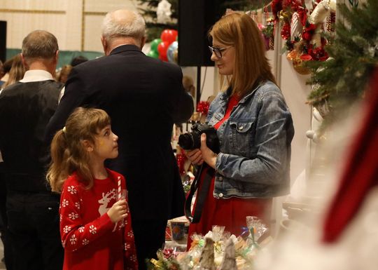Gm. Leśniowice. III Jarmark Bożonarodzeniowy połączony z koncertem charytatywnym „Gramy dla Neli” [GALERIA ZDJĘĆ]