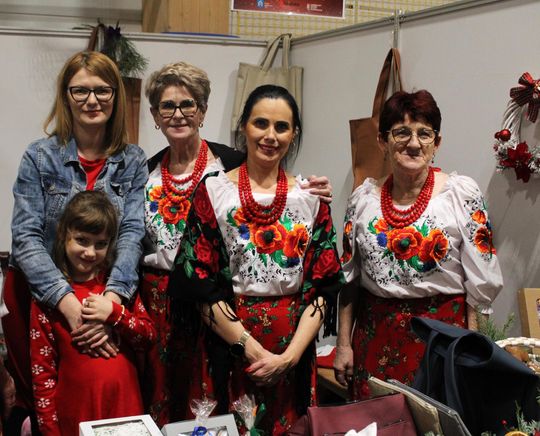 Gm. Leśniowice. III Jarmark Bożonarodzeniowy połączony z koncertem charytatywnym „Gramy dla Neli” [GALERIA ZDJĘĆ]