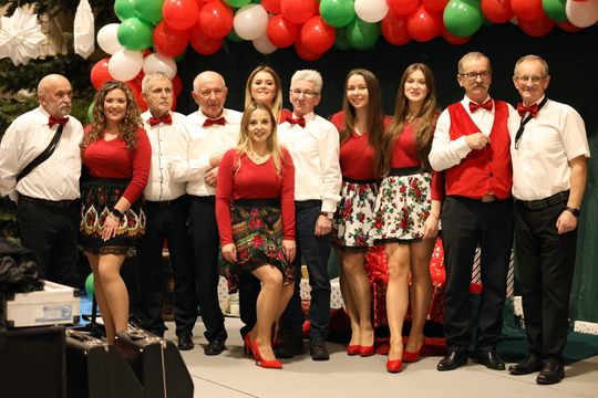 Gm. Leśniowice. III Jarmark Bożonarodzeniowy połączony z koncertem charytatywnym „Gramy dla Neli” [GALERIA ZDJĘĆ]