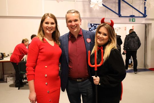 Gm. Leśniowice. III Jarmark Bożonarodzeniowy połączony z koncertem charytatywnym „Gramy dla Neli” [GALERIA ZDJĘĆ]