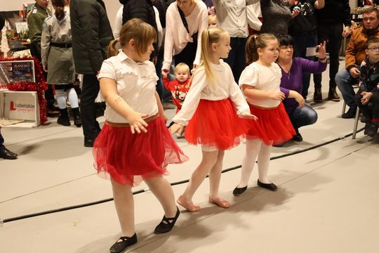 Gm. Leśniowice. III Jarmark Bożonarodzeniowy połączony z koncertem charytatywnym „Gramy dla Neli” [GALERIA ZDJĘĆ]