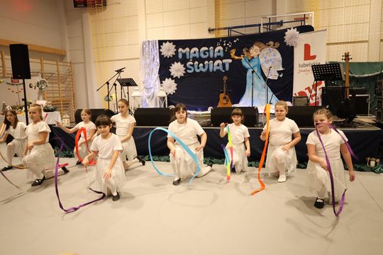 Gm. Leśniowice. III Jarmark Bożonarodzeniowy połączony z koncertem charytatywnym „Gramy dla Neli” [GALERIA ZDJĘĆ]