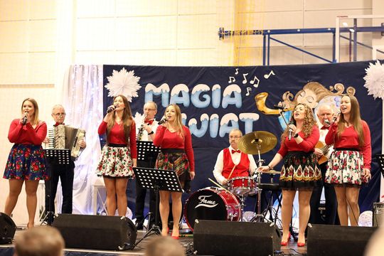 Gm. Leśniowice. III Jarmark Bożonarodzeniowy połączony z koncertem charytatywnym „Gramy dla Neli” [GALERIA ZDJĘĆ]