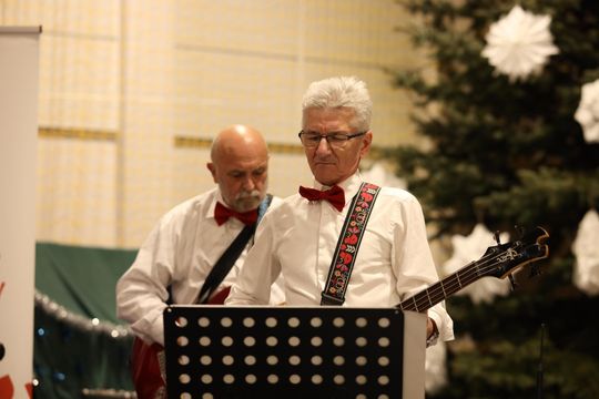 Gm. Leśniowice. III Jarmark Bożonarodzeniowy połączony z koncertem charytatywnym „Gramy dla Neli” [GALERIA ZDJĘĆ]