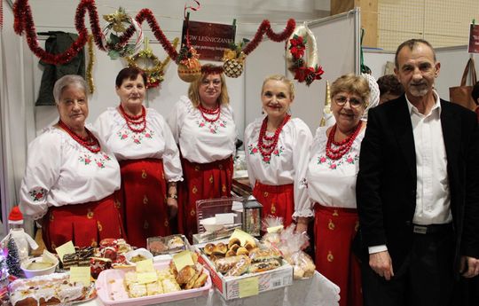 Gm. Leśniowice. III Jarmark Bożonarodzeniowy połączony z koncertem charytatywnym „Gramy dla Neli” [GALERIA ZDJĘĆ]