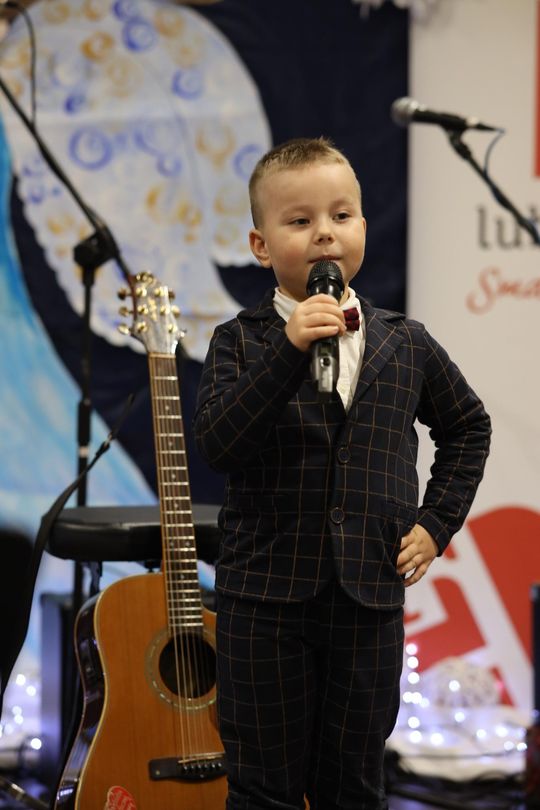 Gm. Leśniowice. III Jarmark Bożonarodzeniowy połączony z koncertem charytatywnym „Gramy dla Neli” [GALERIA ZDJĘĆ]
