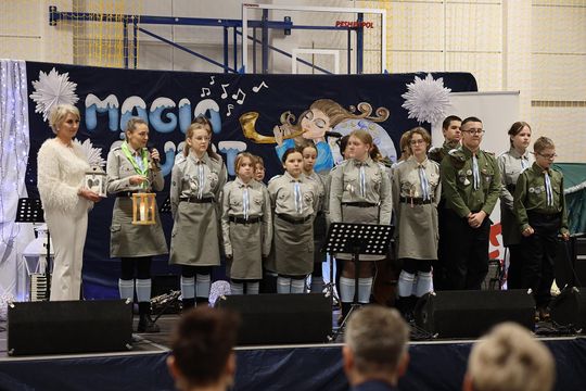 Gm. Leśniowice. III Jarmark Bożonarodzeniowy połączony z koncertem charytatywnym „Gramy dla Neli” [GALERIA ZDJĘĆ]