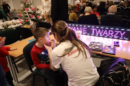 Gm. Leśniowice. III Jarmark Bożonarodzeniowy połączony z koncertem charytatywnym „Gramy dla Neli” [GALERIA ZDJĘĆ]