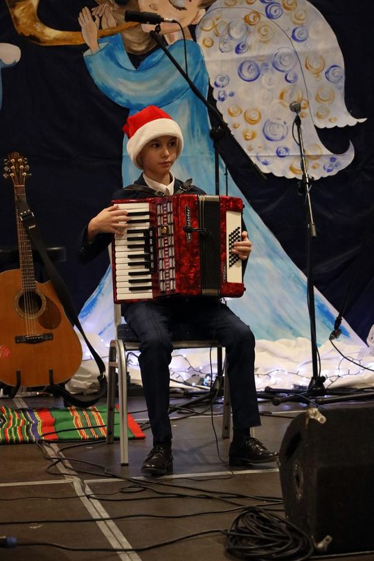 Gm. Leśniowice. III Jarmark Bożonarodzeniowy połączony z koncertem charytatywnym „Gramy dla Neli” [GALERIA ZDJĘĆ]