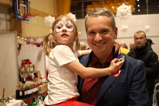 Gm. Leśniowice. III Jarmark Bożonarodzeniowy połączony z koncertem charytatywnym „Gramy dla Neli” [GALERIA ZDJĘĆ]