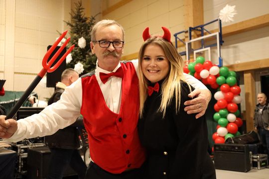 Gm. Leśniowice. III Jarmark Bożonarodzeniowy połączony z koncertem charytatywnym „Gramy dla Neli” [GALERIA ZDJĘĆ]