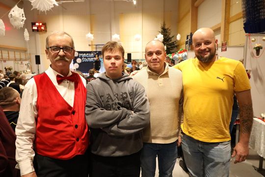Gm. Leśniowice. III Jarmark Bożonarodzeniowy połączony z koncertem charytatywnym „Gramy dla Neli” [GALERIA ZDJĘĆ]