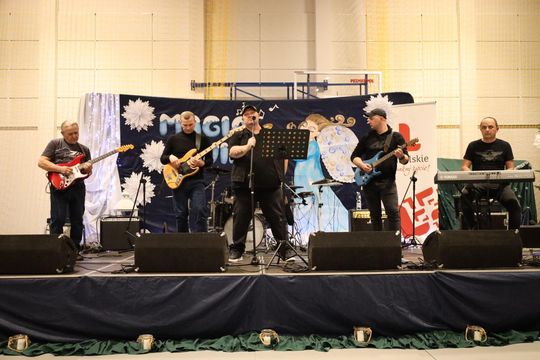 Gm. Leśniowice. III Jarmark Bożonarodzeniowy połączony z koncertem charytatywnym „Gramy dla Neli” [GALERIA ZDJĘĆ]