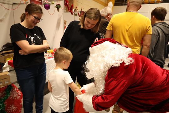 Gm. Leśniowice. III Jarmark Bożonarodzeniowy połączony z koncertem charytatywnym „Gramy dla Neli” [GALERIA ZDJĘĆ]