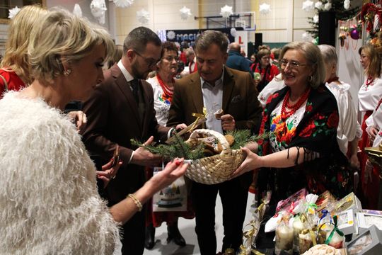 Gm. Leśniowice. III Jarmark Bożonarodzeniowy połączony z koncertem charytatywnym „Gramy dla Neli” [GALERIA ZDJĘĆ]