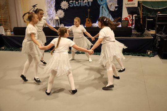 Gm. Leśniowice. III Jarmark Bożonarodzeniowy połączony z koncertem charytatywnym „Gramy dla Neli” [GALERIA ZDJĘĆ]