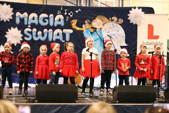 Gm. Leśniowice. III Jarmark Bożonarodzeniowy połączony z koncertem charytatywnym „Gramy dla Neli” [GALERIA ZDJĘĆ]