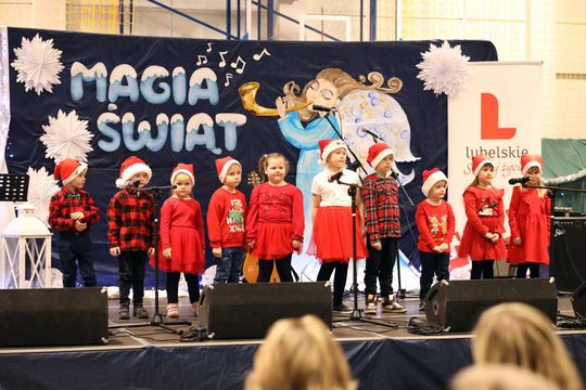 Gm. Leśniowice. III Jarmark Bożonarodzeniowy połączony z koncertem charytatywnym „Gramy dla Neli” [GALERIA ZDJĘĆ]