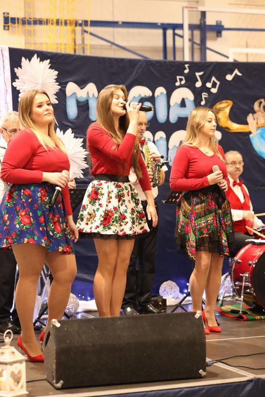 Gm. Leśniowice. III Jarmark Bożonarodzeniowy połączony z koncertem charytatywnym „Gramy dla Neli” [GALERIA ZDJĘĆ]