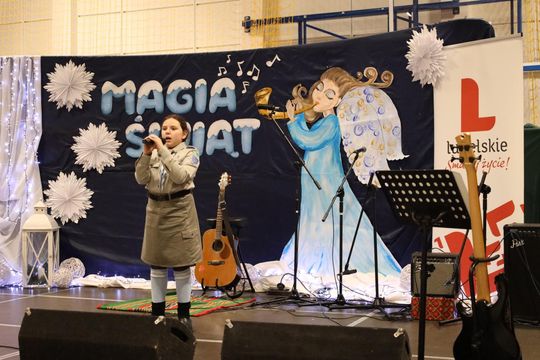 Gm. Leśniowice. III Jarmark Bożonarodzeniowy połączony z koncertem charytatywnym „Gramy dla Neli” [GALERIA ZDJĘĆ]