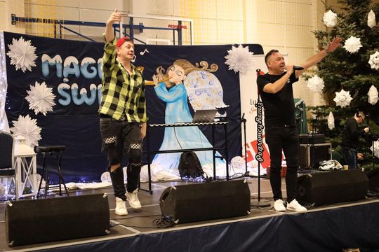 Gm. Leśniowice. III Jarmark Bożonarodzeniowy połączony z koncertem charytatywnym „Gramy dla Neli” [GALERIA ZDJĘĆ]