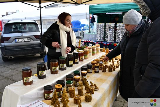Krasnystaw. Na rynku miejskim świąteczny jarmark [GALERIA ZDJĘĆ]