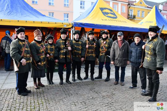 Krasnystaw. Na rynku miejskim świąteczny jarmark [GALERIA ZDJĘĆ]