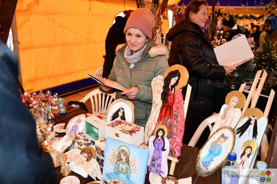 Krasnystaw. Na rynku miejskim świąteczny jarmark [GALERIA ZDJĘĆ]