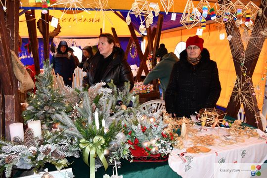 Krasnystaw. Na rynku miejskim świąteczny jarmark [GALERIA ZDJĘĆ]