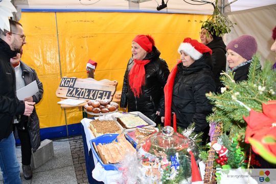 Krasnystaw. Na rynku miejskim świąteczny jarmark [GALERIA ZDJĘĆ]
