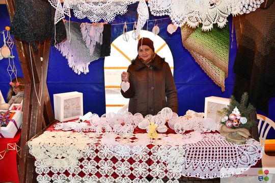 Krasnystaw. Na rynku miejskim świąteczny jarmark [GALERIA ZDJĘĆ]