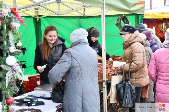 Krasnystaw. Na rynku miejskim świąteczny jarmark [GALERIA ZDJĘĆ]