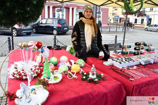 Krasnystaw. Na rynku miejskim świąteczny jarmark [GALERIA ZDJĘĆ]