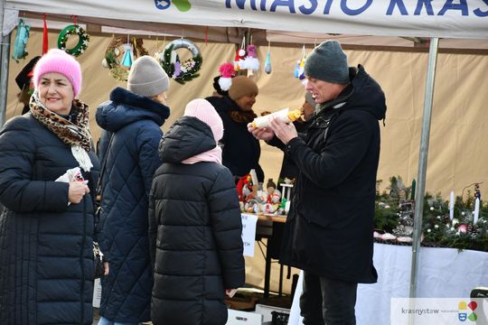 Krasnystaw. Na rynku miejskim świąteczny jarmark [GALERIA ZDJĘĆ]