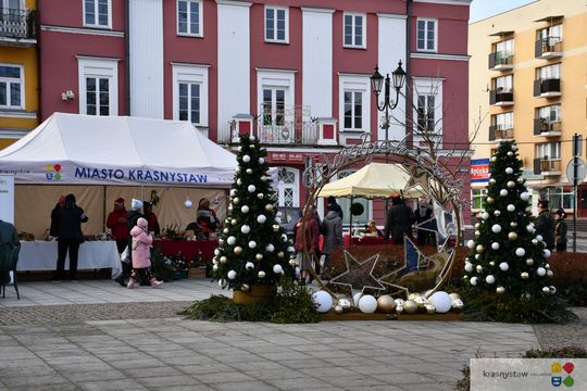 Krasnystaw. Na rynku miejskim świąteczny jarmark [GALERIA ZDJĘĆ]