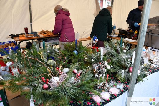 Krasnystaw. Na rynku miejskim świąteczny jarmark [GALERIA ZDJĘĆ]