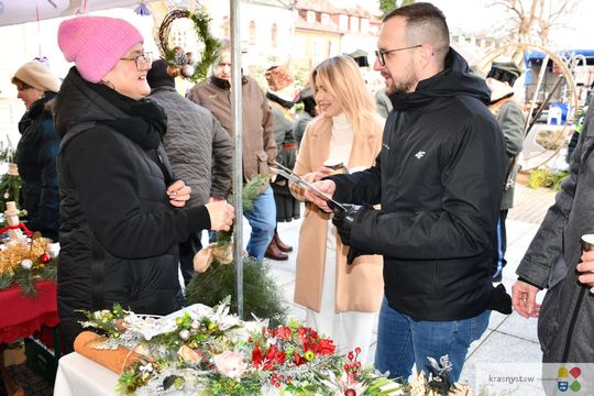 Krasnystaw. Na rynku miejskim świąteczny jarmark [GALERIA ZDJĘĆ]