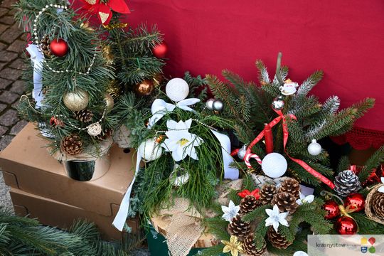 Krasnystaw. Na rynku miejskim świąteczny jarmark [GALERIA ZDJĘĆ]