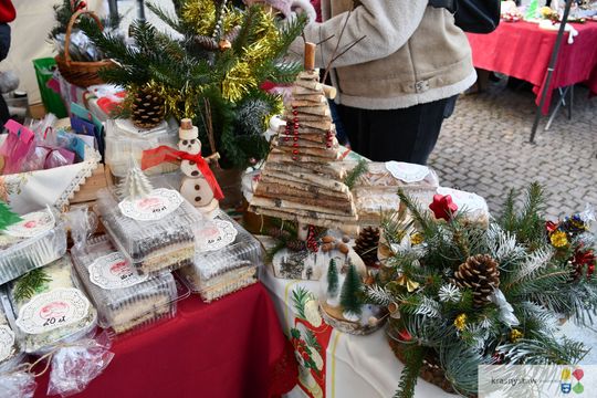 Krasnystaw. Na rynku miejskim świąteczny jarmark [GALERIA ZDJĘĆ]