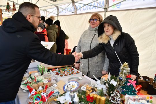 Krasnystaw. Na rynku miejskim świąteczny jarmark [GALERIA ZDJĘĆ]