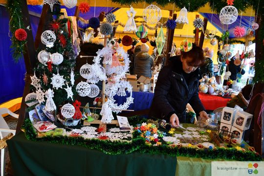 Krasnystaw. Na rynku miejskim świąteczny jarmark [GALERIA ZDJĘĆ]