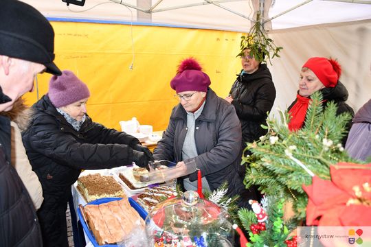 Krasnystaw. Na rynku miejskim świąteczny jarmark [GALERIA ZDJĘĆ]