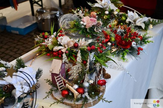 Krasnystaw. Na rynku miejskim świąteczny jarmark [GALERIA ZDJĘĆ]