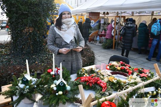Krasnystaw. Na rynku miejskim świąteczny jarmark [GALERIA ZDJĘĆ]