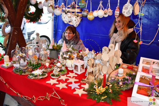 Krasnystaw. Na rynku miejskim świąteczny jarmark [GALERIA ZDJĘĆ]