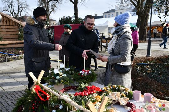 Krasnystaw. Na rynku miejskim świąteczny jarmark [GALERIA ZDJĘĆ]
