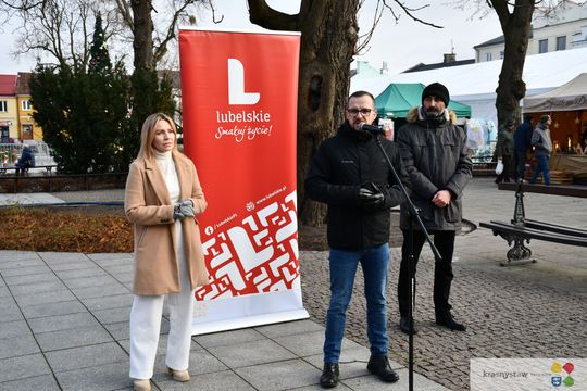 Krasnystaw. Na rynku miejskim świąteczny jarmark [GALERIA ZDJĘĆ]