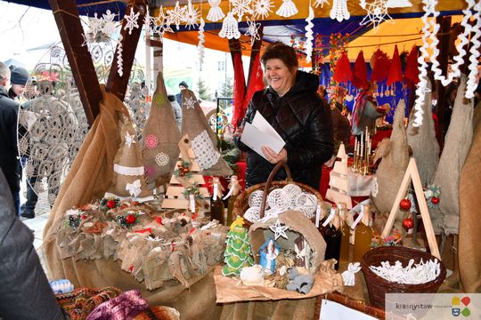 Krasnystaw. Na rynku miejskim świąteczny jarmark [GALERIA ZDJĘĆ]