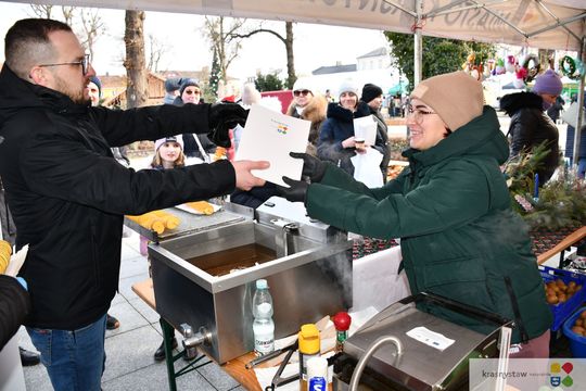 Krasnystaw. Na rynku miejskim świąteczny jarmark [GALERIA ZDJĘĆ]