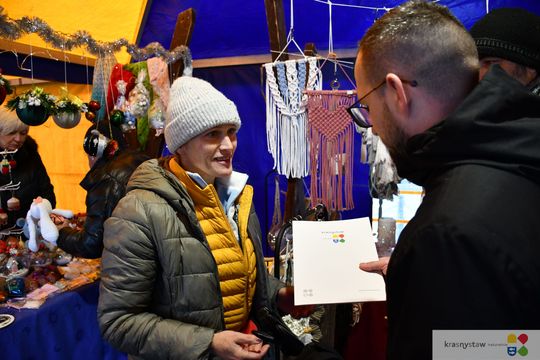 Krasnystaw. Na rynku miejskim świąteczny jarmark [GALERIA ZDJĘĆ]